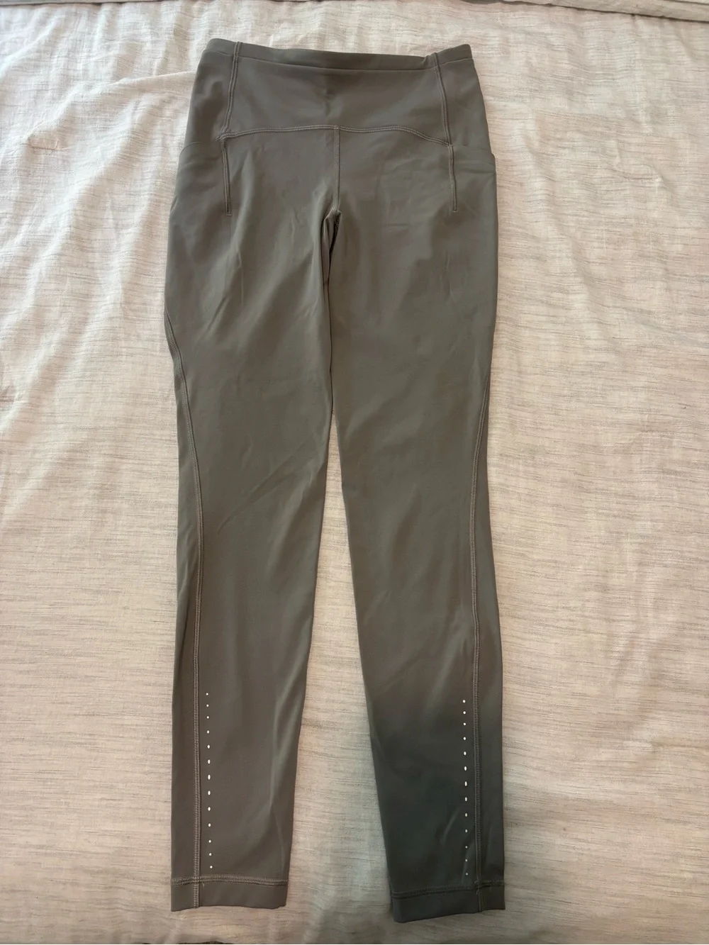 lululemon athletica Women’s leggings- Gray Reflective Dot